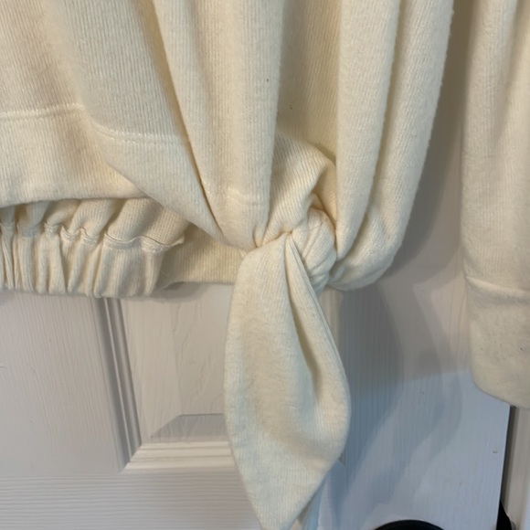 NWT Alison joy Cream Top - Picture 2 of 4